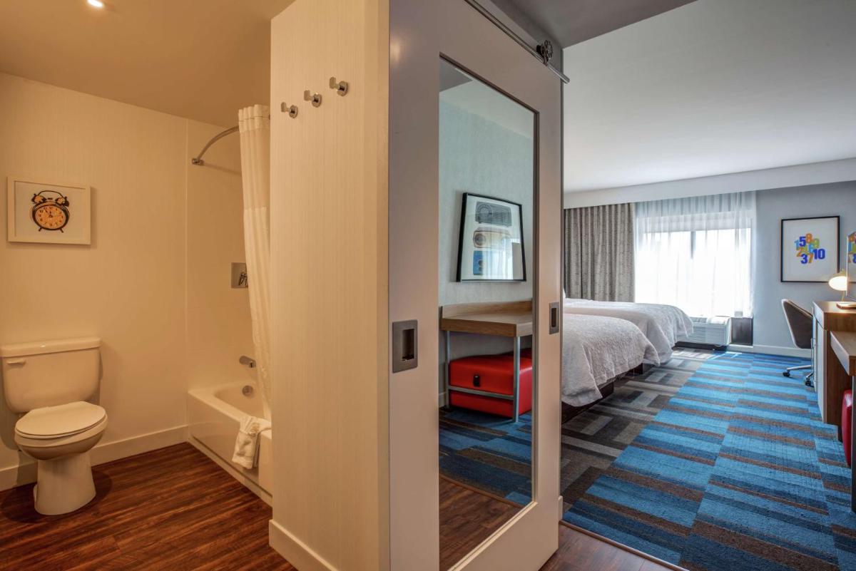 Hampton Inn & Suites Boston/Waltham - Housity