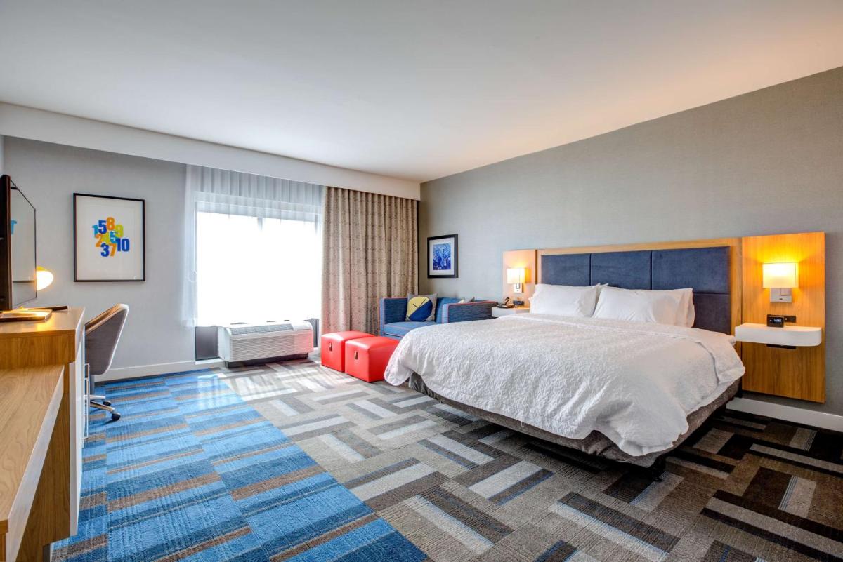 Hampton Inn & Suites Boston/Waltham - Housity