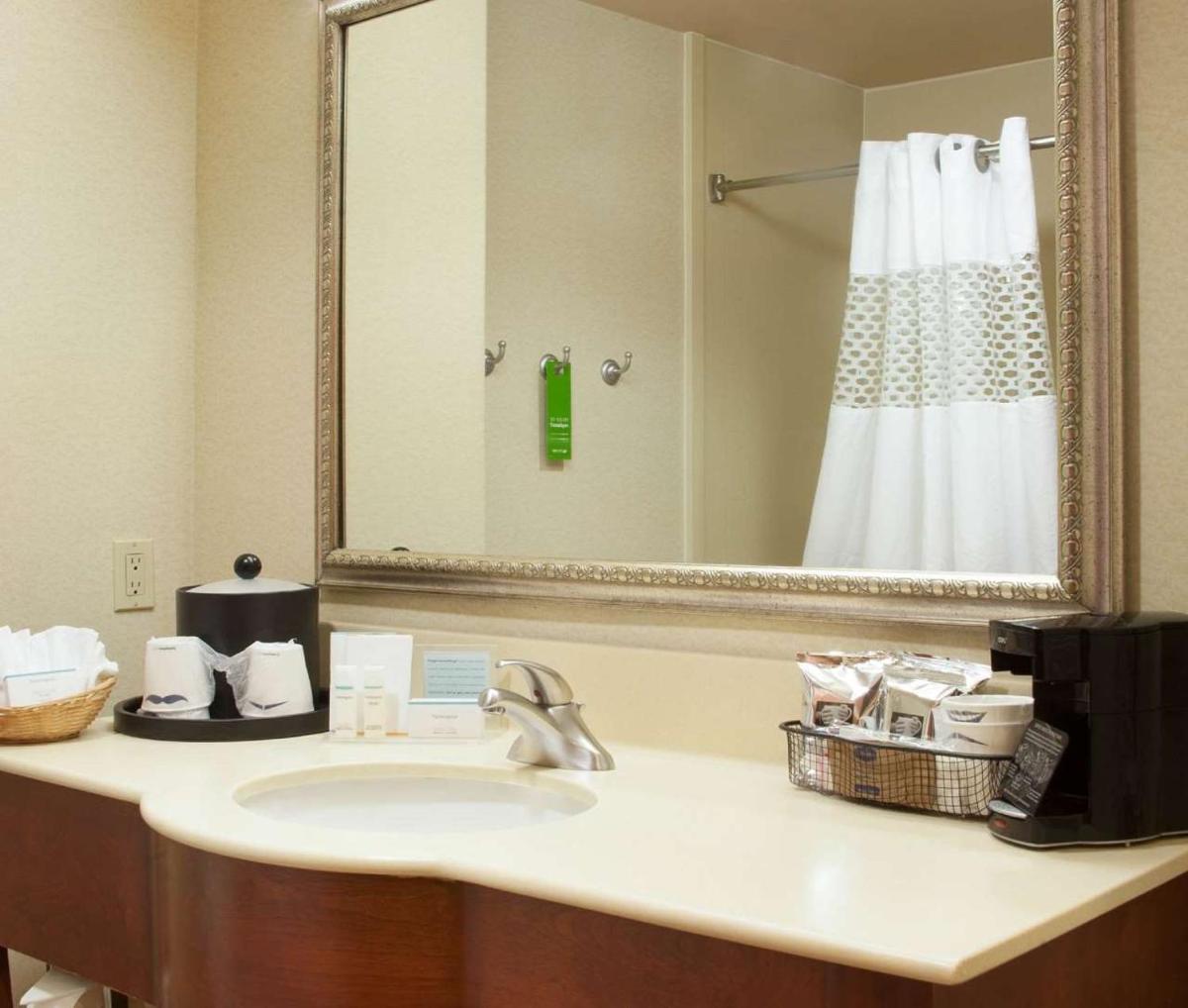 Hampton Inn and Suites-Brownsville - Housity