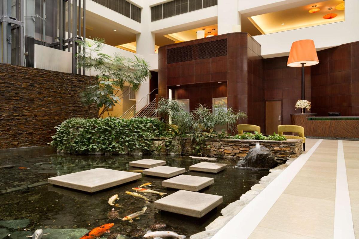 Embassy Suites Los Angeles Glendale - Housity