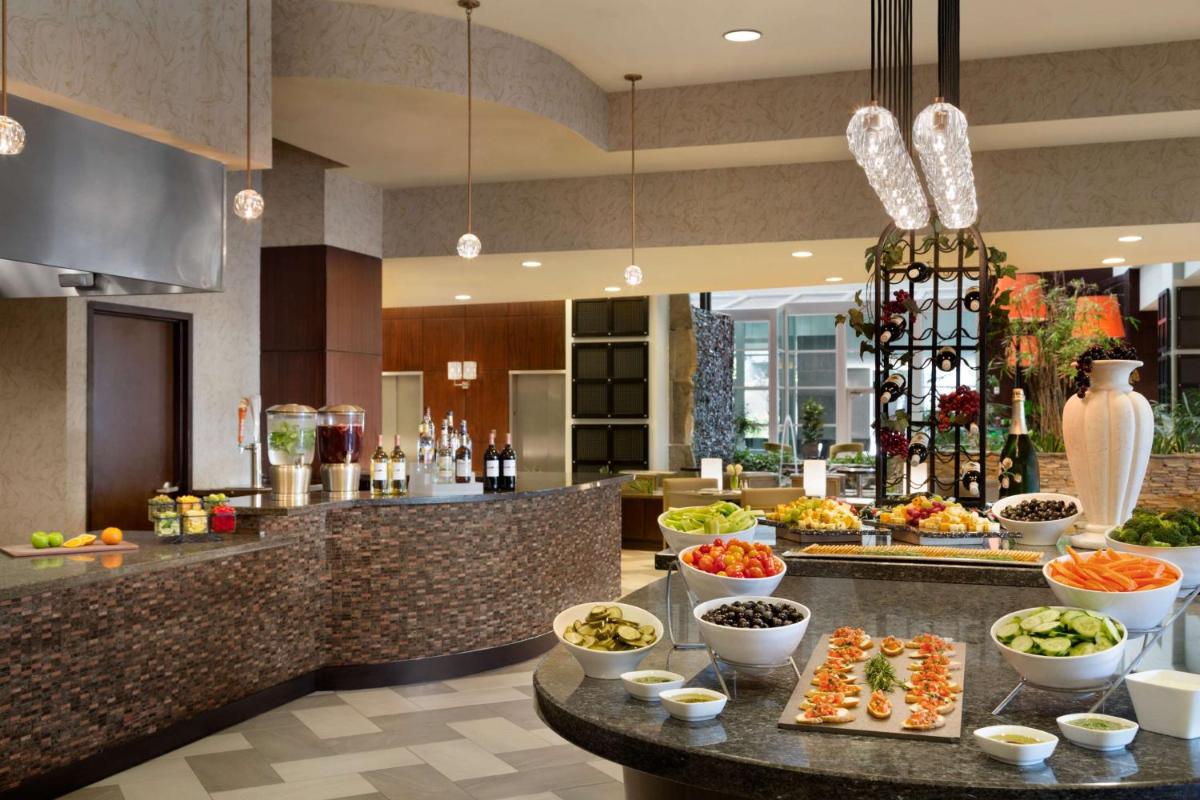 Embassy Suites Los Angeles Glendale - Housity