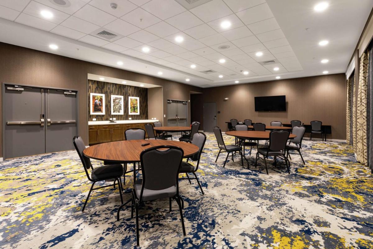Hampton Inn & Suites By Hilton-Columbia Killian Road - Housity