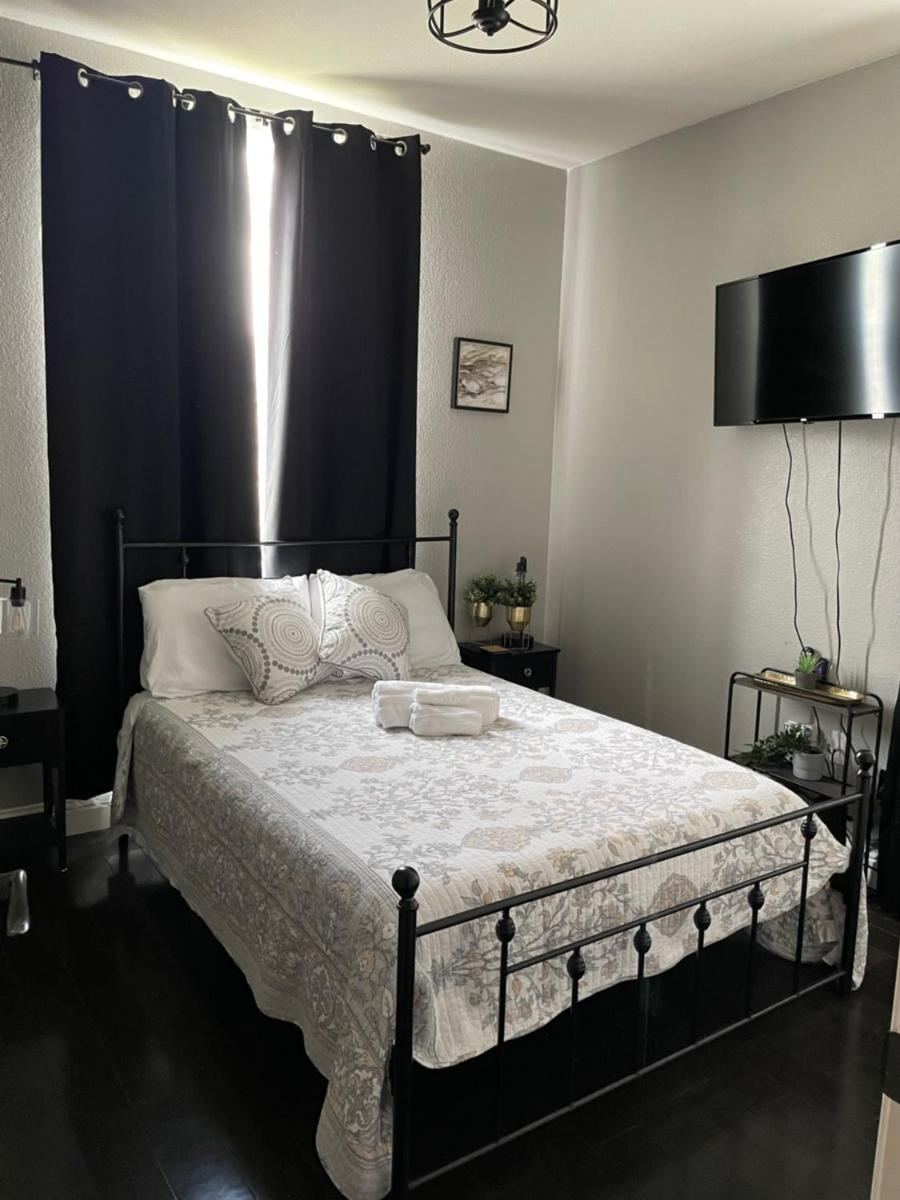 Beautiful Room Near SMF - Housity