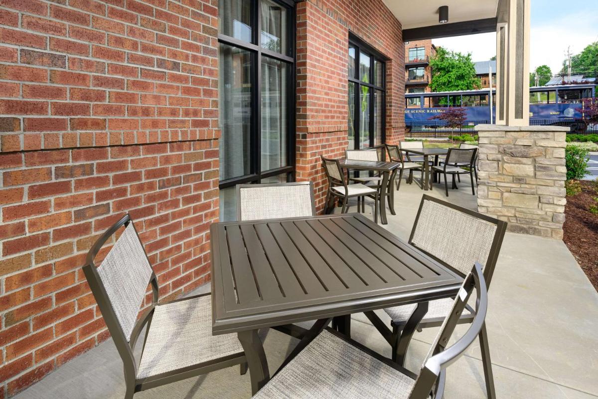 Hampton Inn Blue Ridge, GA - Housity