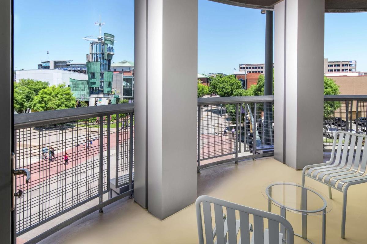 Hampton Inn & Suites Chattanooga Downtown - Housity