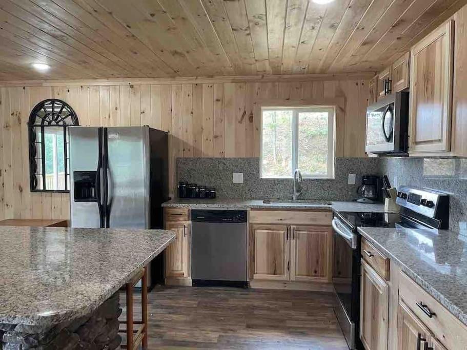 Crestview-Spectacular 3 bed 3 bath 5 min to slopes - Housity