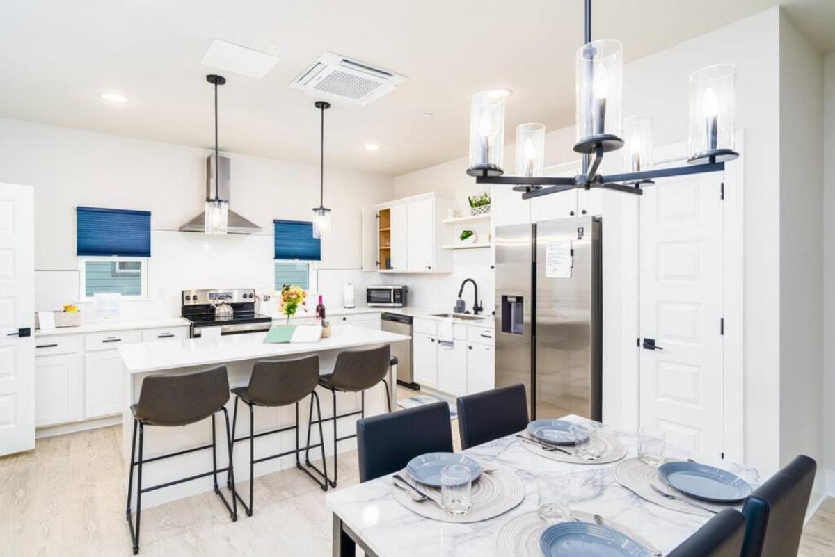Spacious New Condo! Near FtSam Houston*Alamo*Pearl - Housity