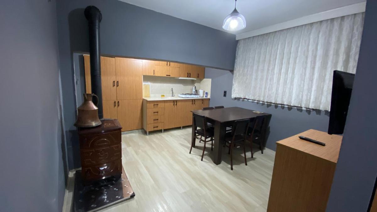 Aileye Uygun Dağ ve Orman Manzaralı Taş Dağ Evi - Housity