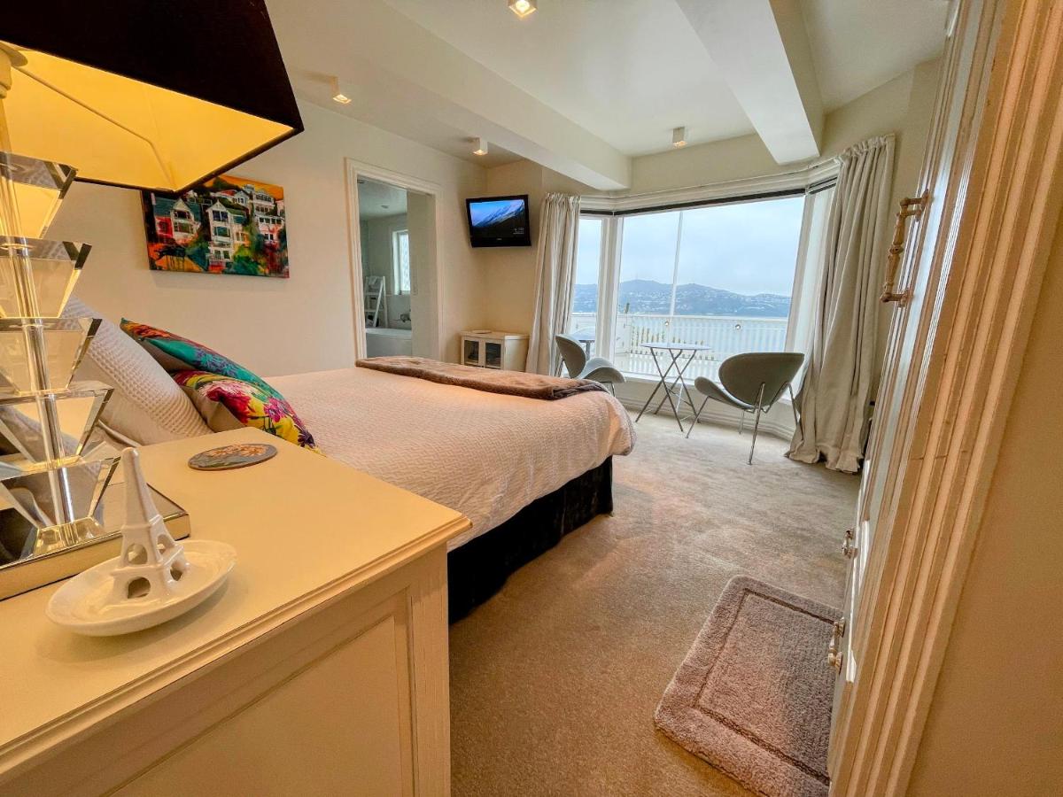 Incredible Views! Luxurious Studio & Outdoor Living - Housity