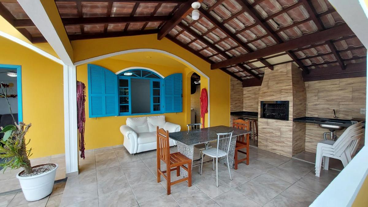 Casa 300m da praia com lindo jardim! - Housity