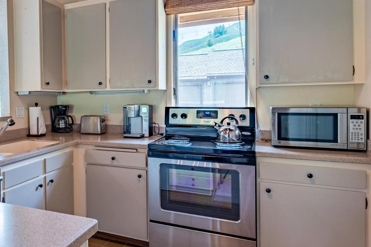 Snowcreek Condo 1579 -Sun Valley Resort Amenities Plus Hot Tub Onsite - Housity