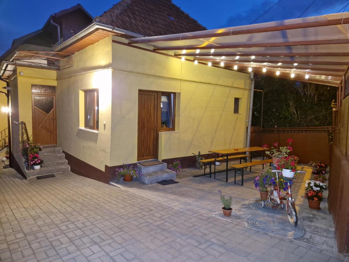 1 FOR RENT - Housity