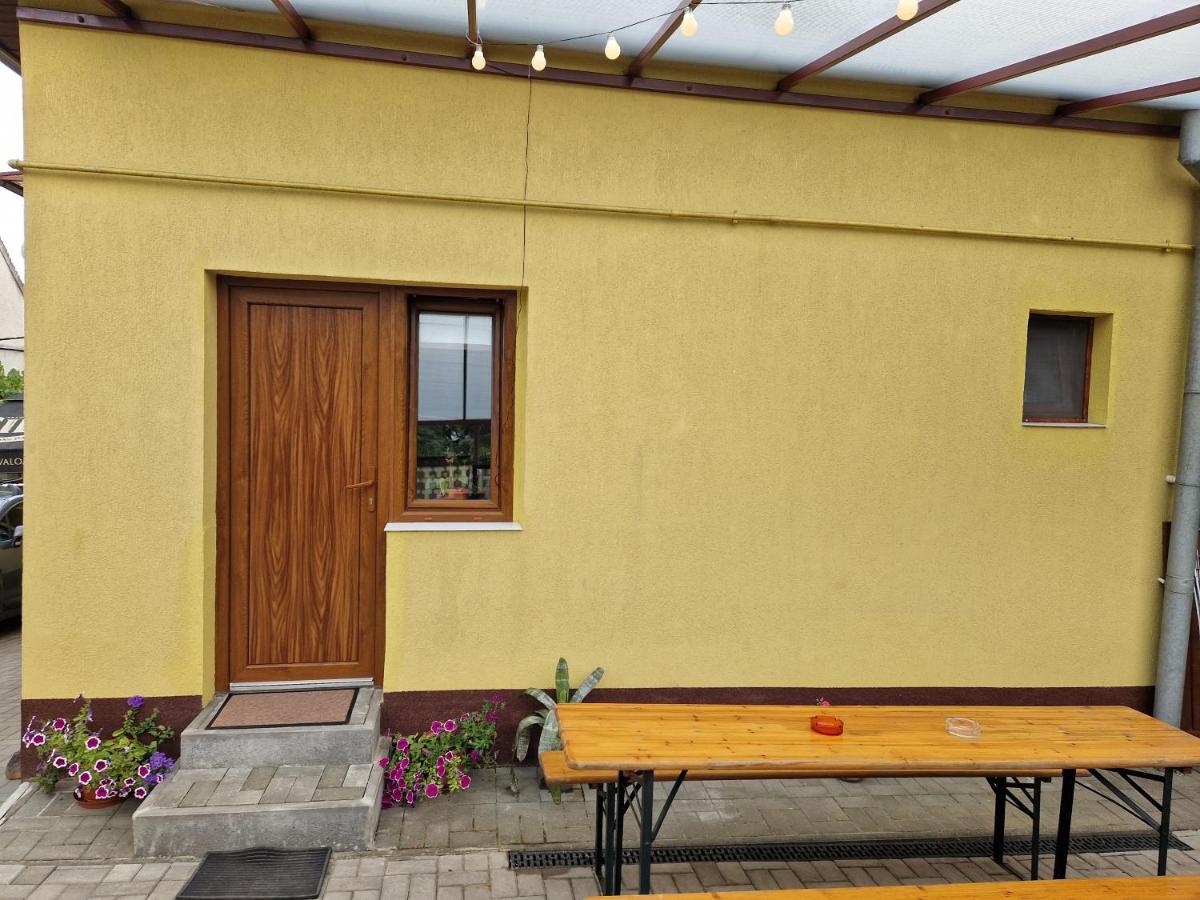 1 FOR RENT - Housity