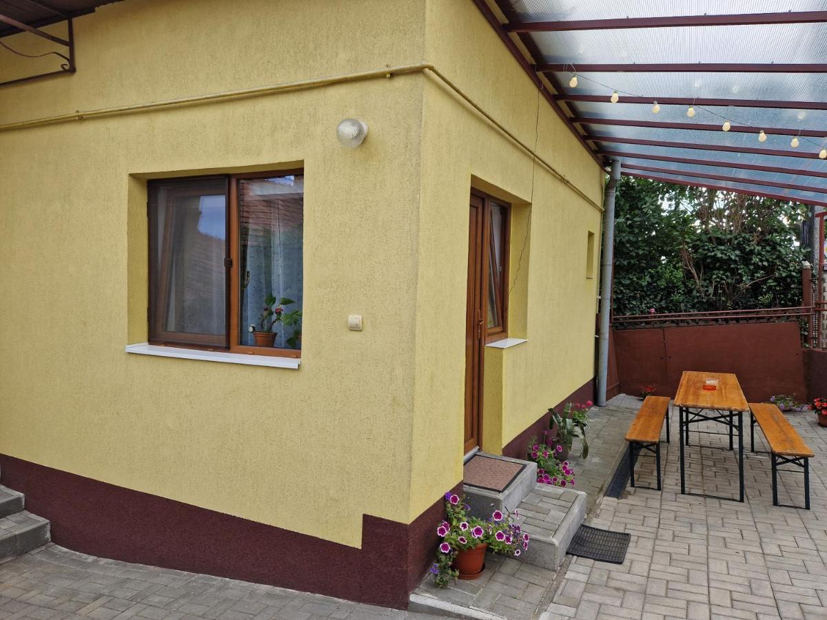 1 FOR RENT - Housity