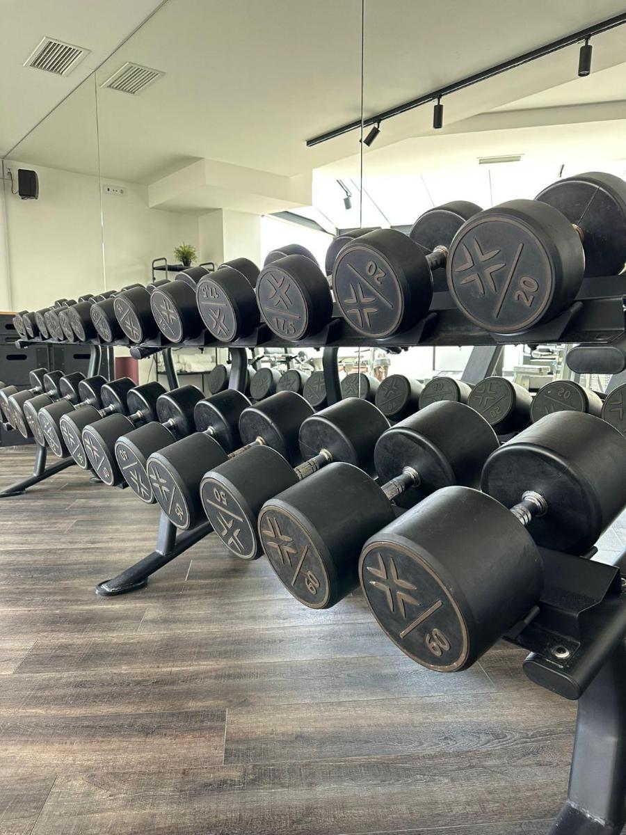 O centro de fitness e/ou as comodidades de fitness de Well Hotel & Spa