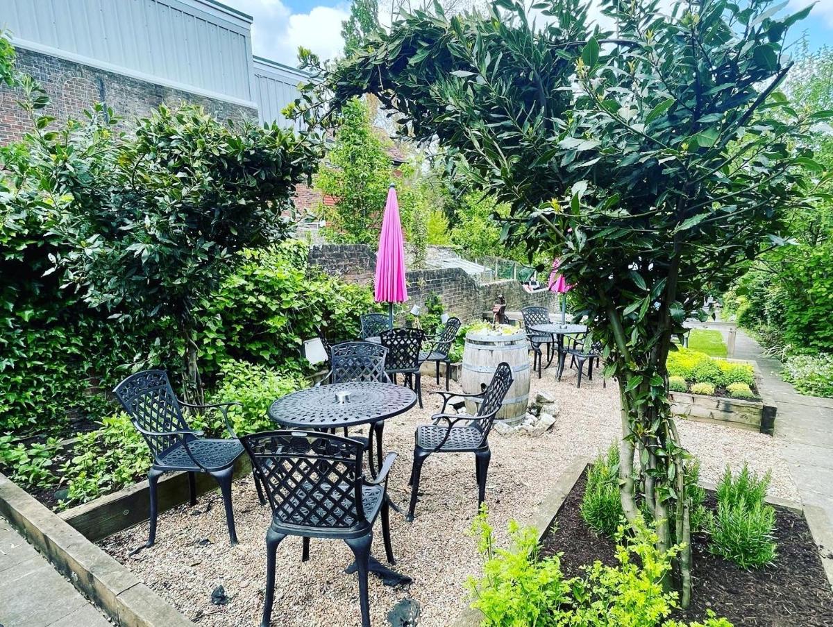The Abbey Hotel - Housity