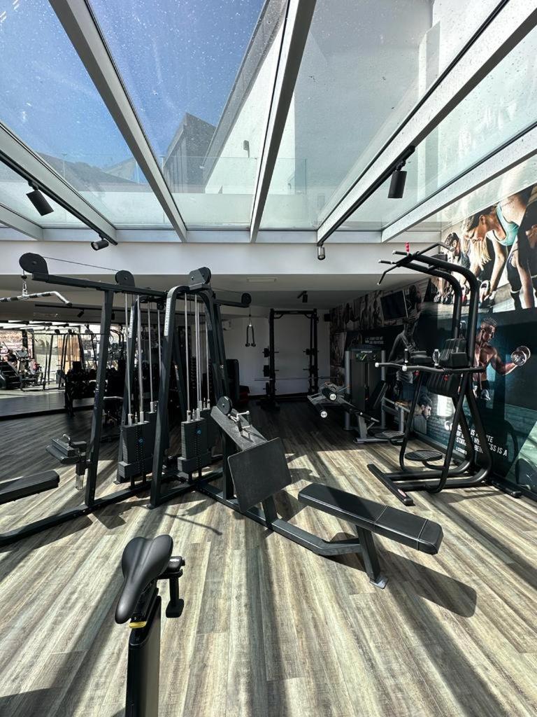 O centro de fitness e/ou as comodidades de fitness de Well Hotel & Spa