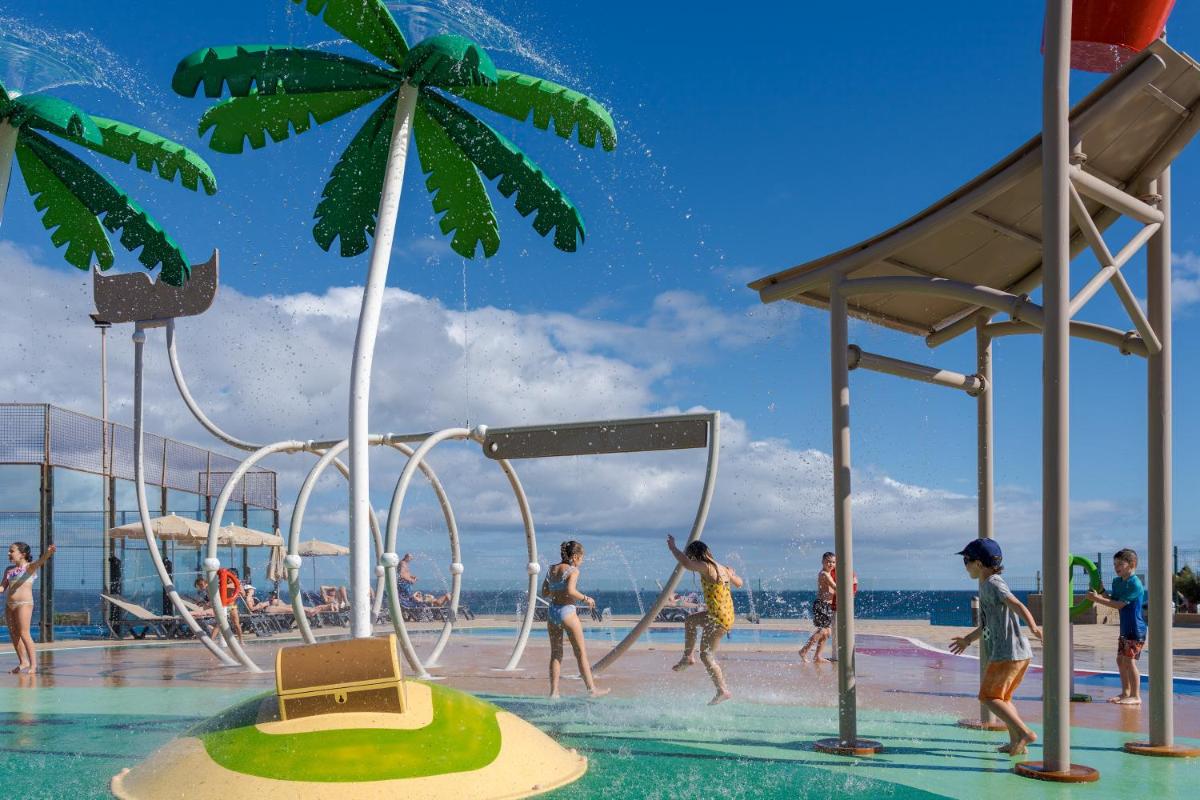 Piscina en o cerca de H10 Tindaya
