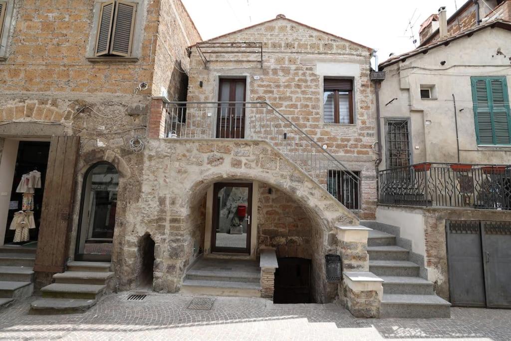 Elegante Loggetta davanti al Comune {TOP in Blera} - Housity