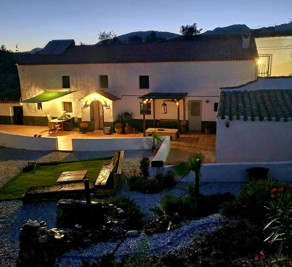 Cortijo nudista con vistas - Housity
