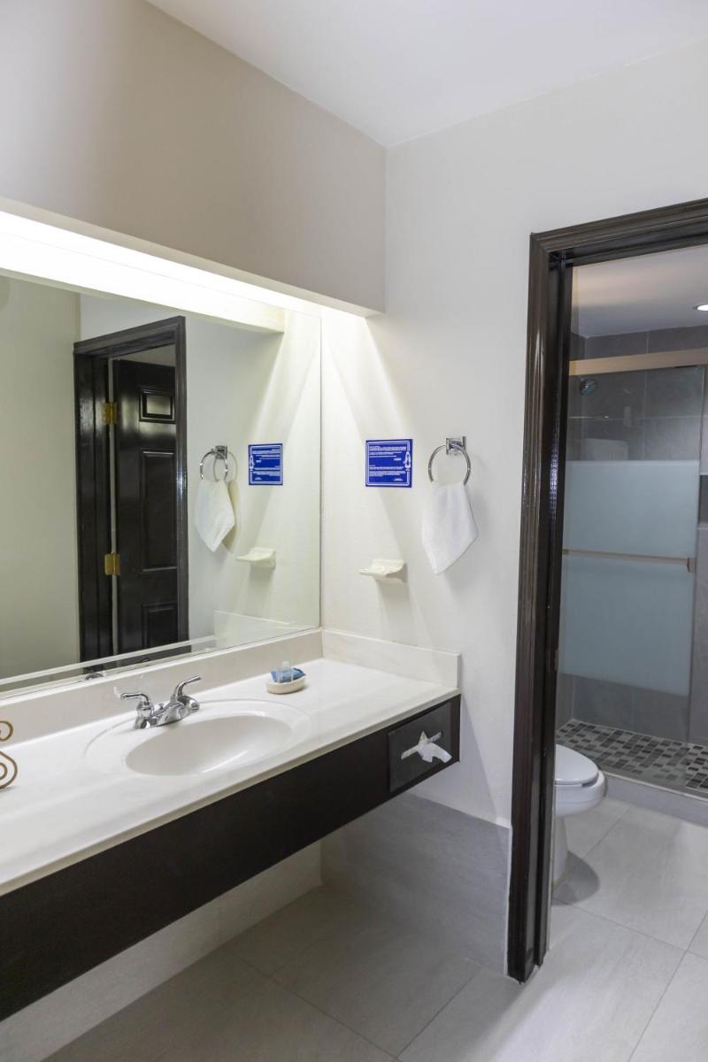 Best Western Hotel Plaza Matamoros - Housity