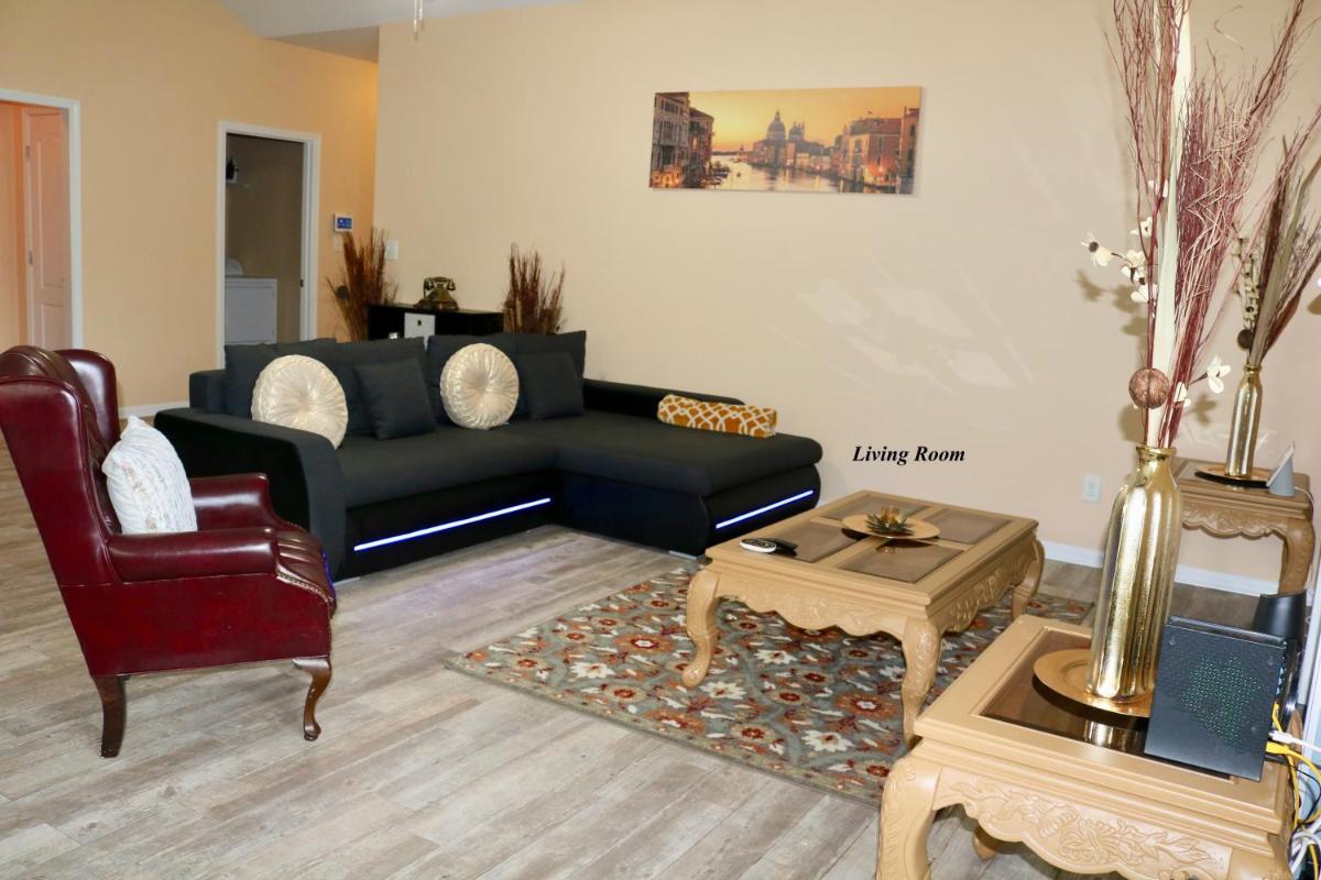 Tranquil Master Bedroom Near Fort Liberty(Bragg) - Housity
