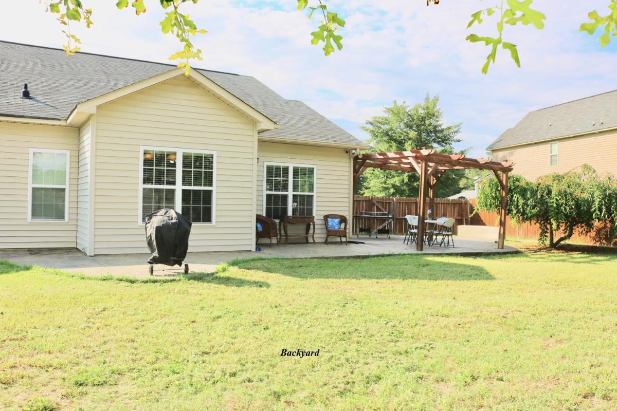 Tranquil Master Bedroom Near Fort Liberty(Bragg) - Housity