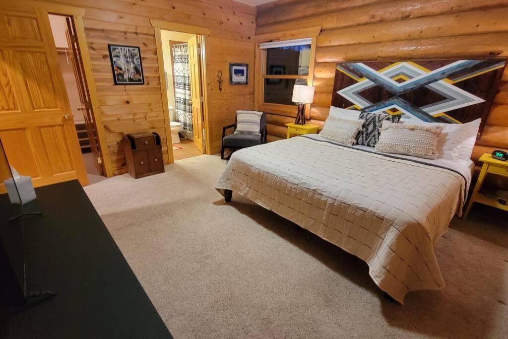 Windsong Lodge-Hot Tub/Mtn View/Breck/Hunt Unit500 - Housity