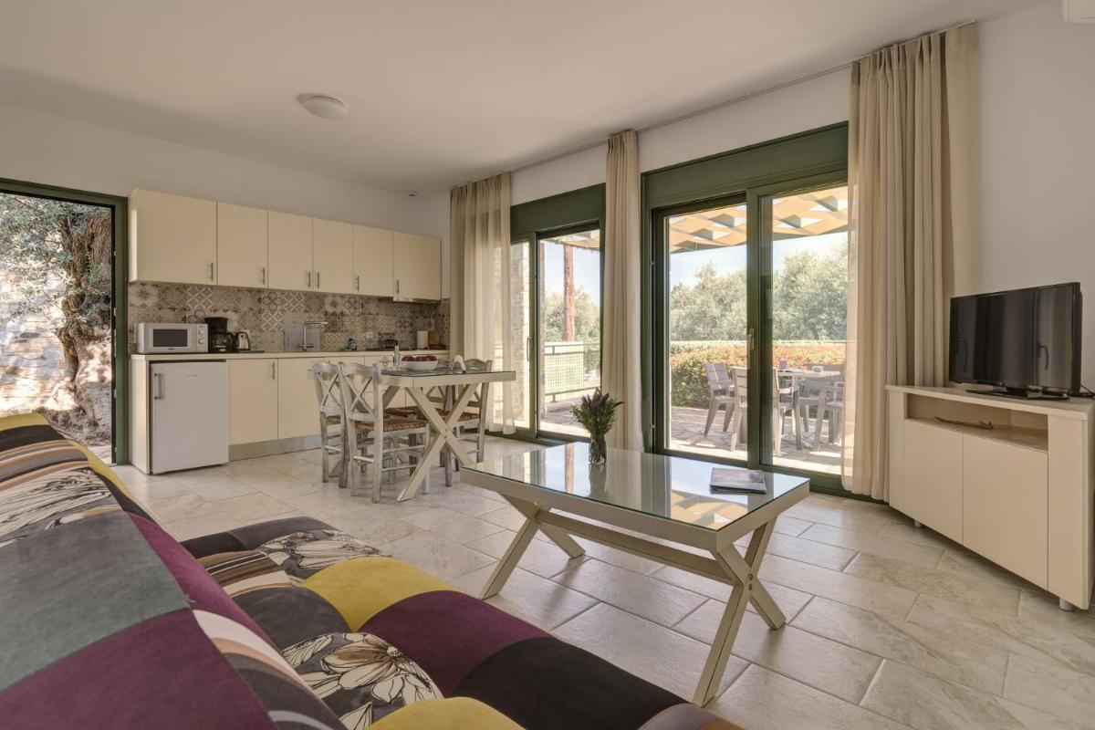 Suitetrails - Ouzo Stone Studio