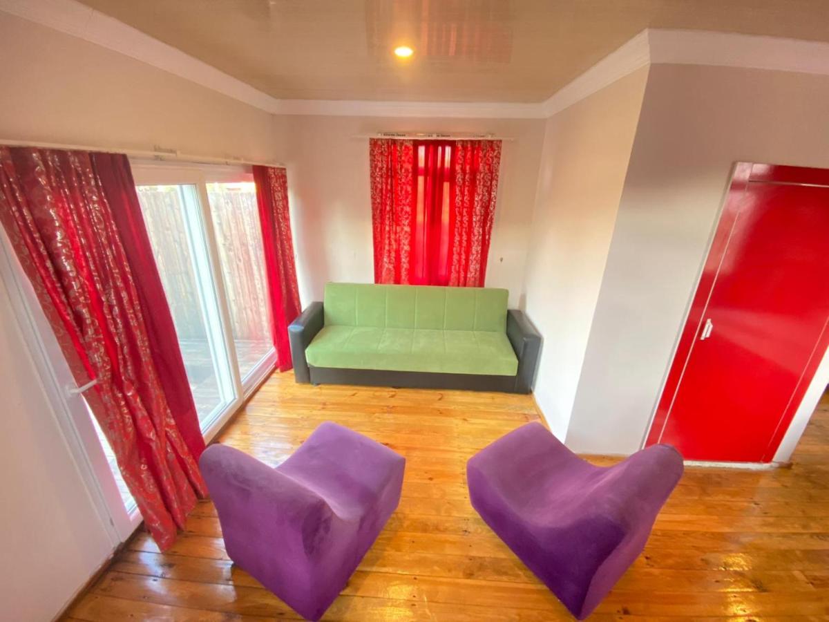 Reds Bungalow - Housity