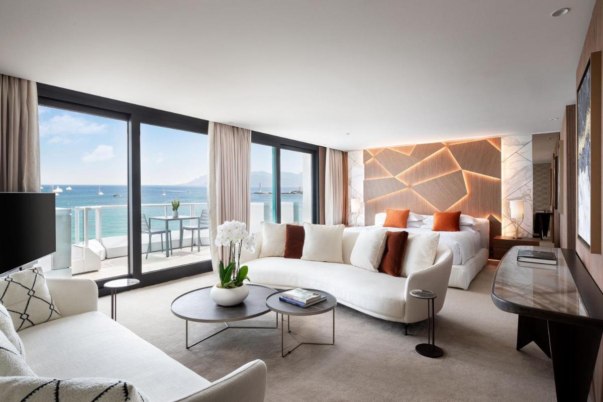 Coin salon dans l'établissement JW Marriott Cannes