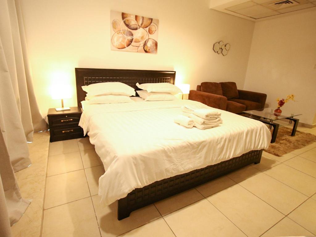 New Age Vacation Homes - Cozy STUDIO in Goldcrest Views 2, JLT - Housity