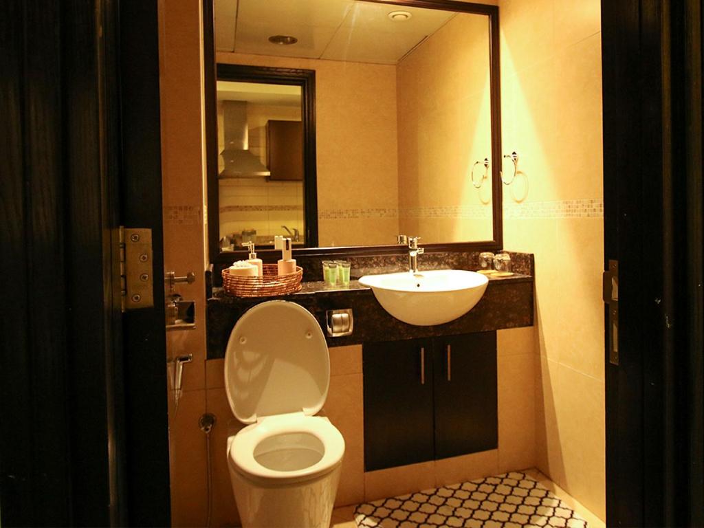 New Age Vacation Homes - Cozy STUDIO in Goldcrest Views 2, JLT - Housity