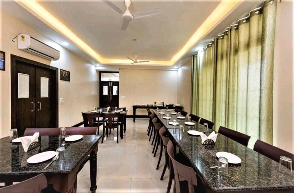 Hotel Ravi Residency - Housity
