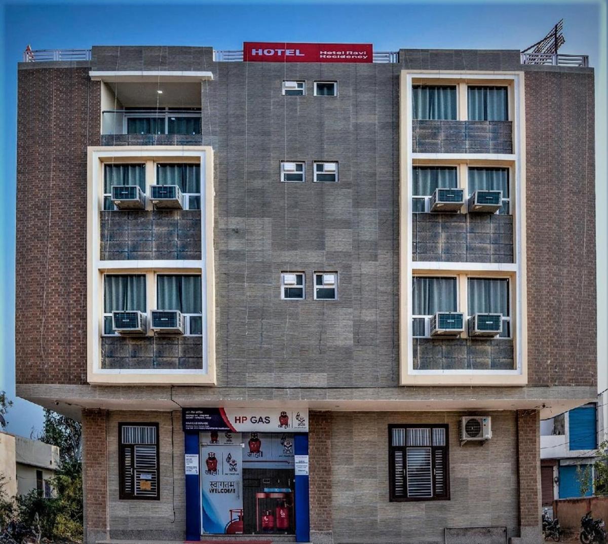 Hotel Ravi Residency - Housity