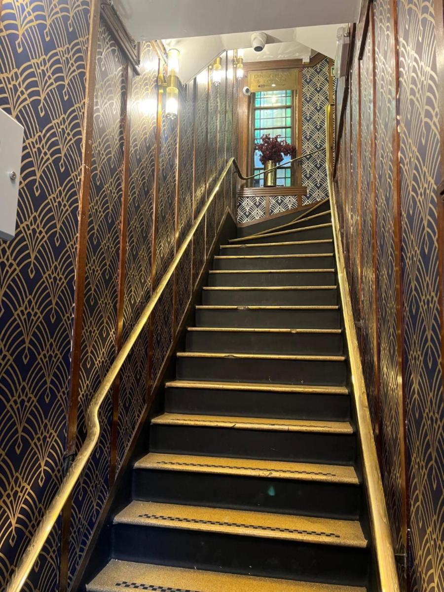 The Walrus Bar and Hostel - Housity