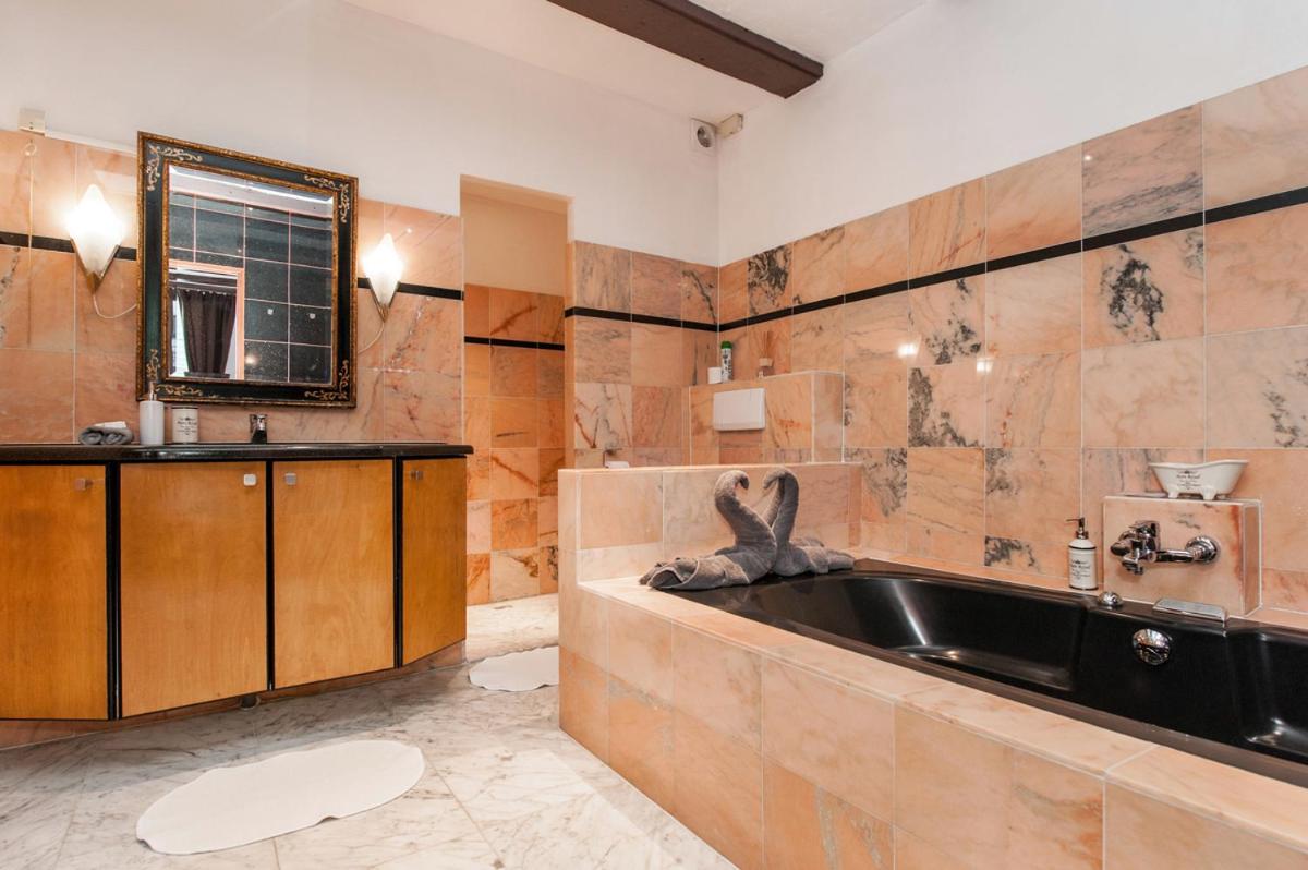 Crown Guesthouse Amsterdam - Housity