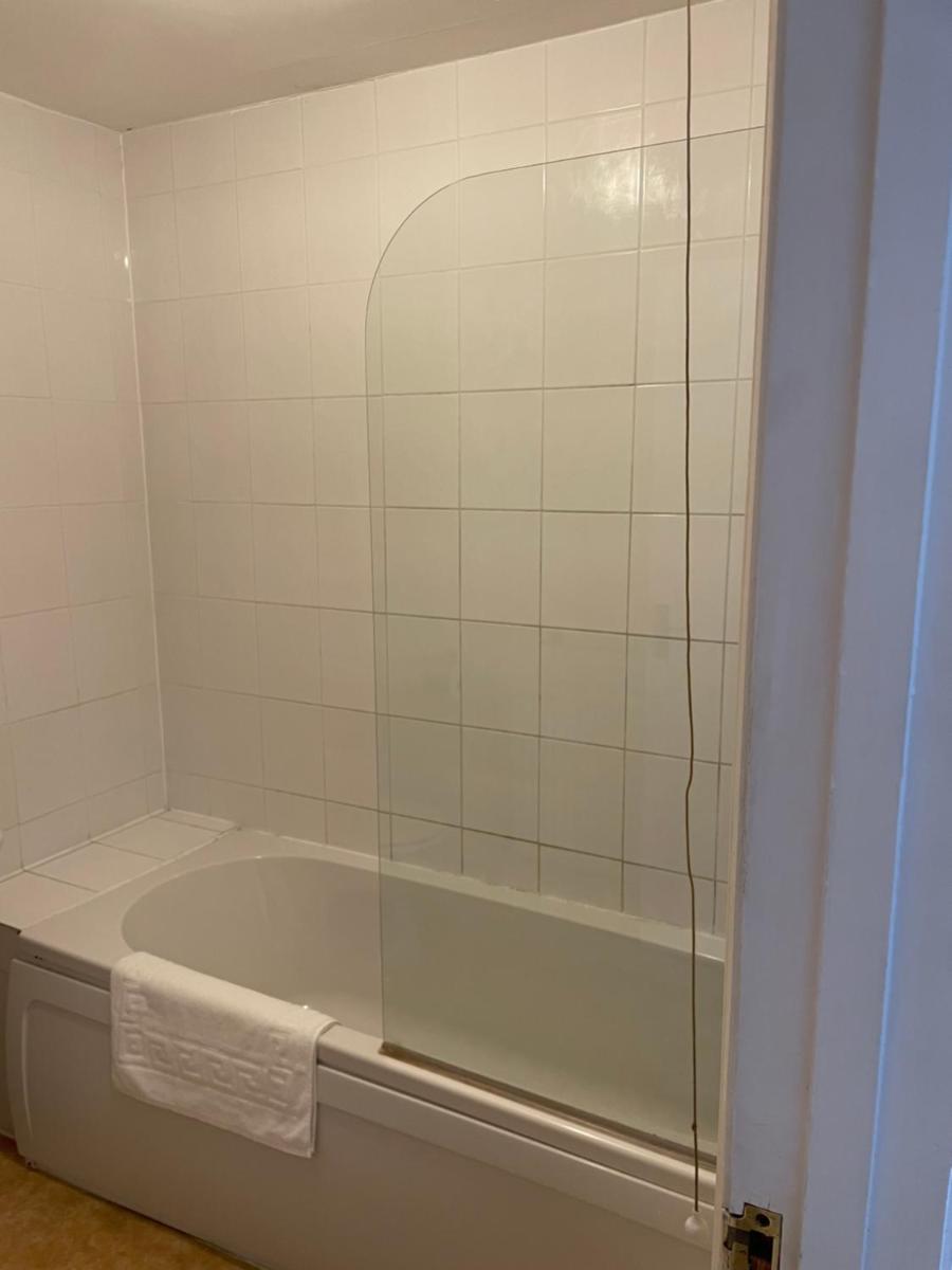 Rose and Crown Hotel - Housity