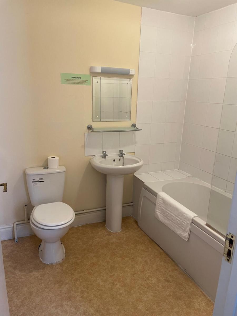 Rose and Crown Hotel - Housity