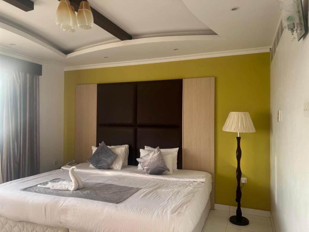 SADAR HOTEL - Housity