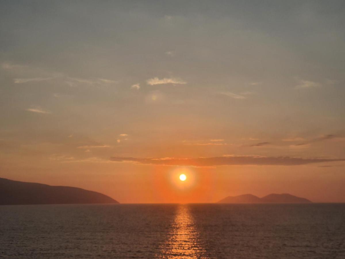 Darla Sea View Apartment - Housity