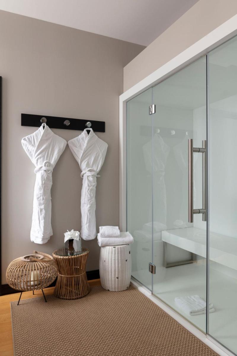 Salle de bains dans l'établissement Hôtel Restaurant le Touring - Teritoria
