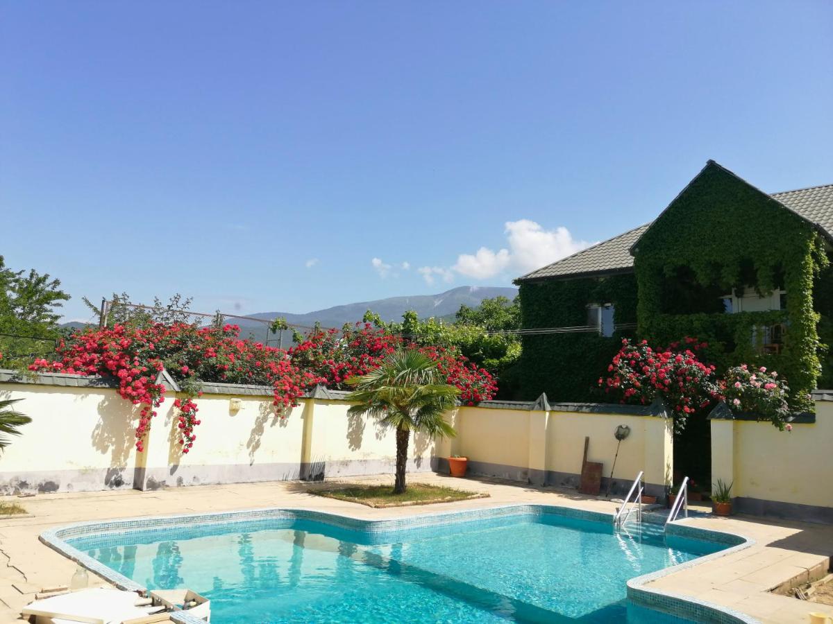 Ismayilli Villa House with Pool - 6 bedrooms - Housity