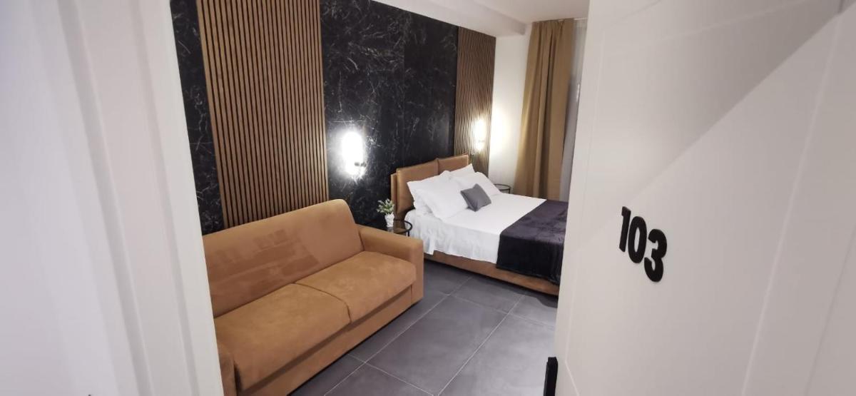 Sicily Milazzo SeaFront Rooms - Housity