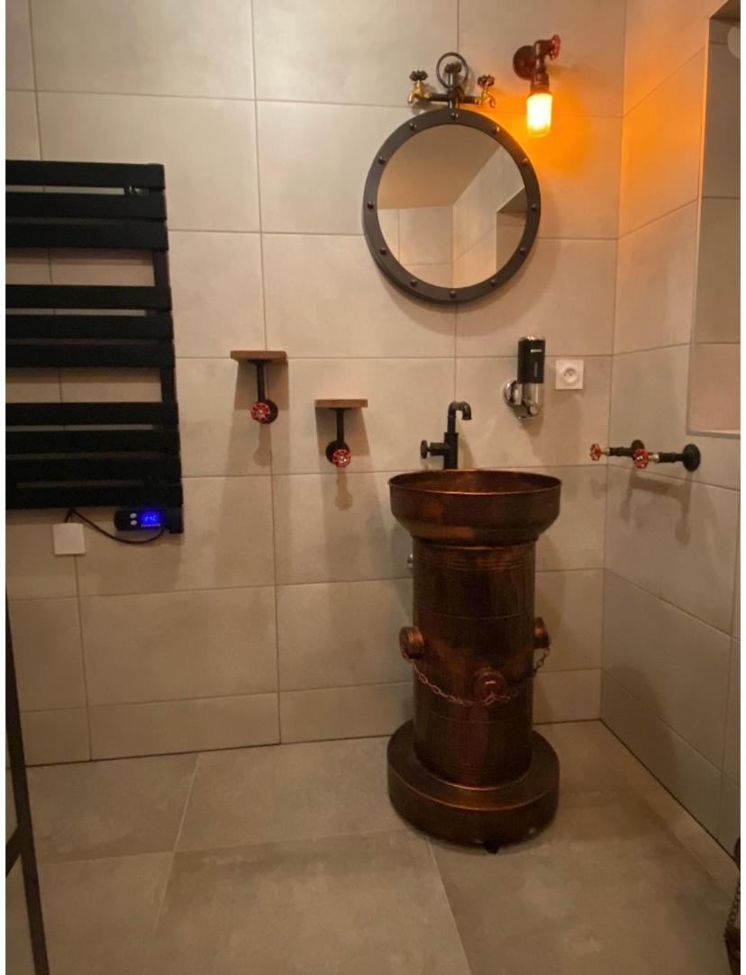 Luxury room (Factory Room) - Housity