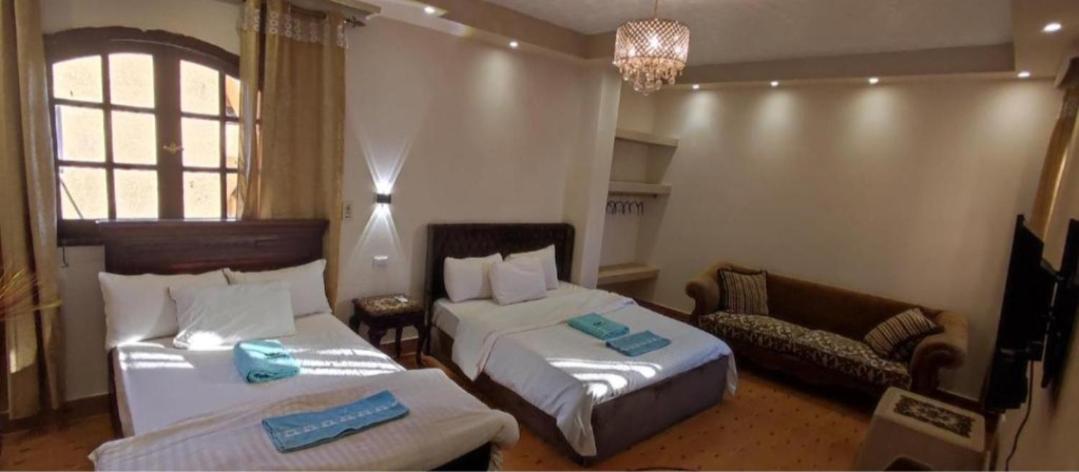 Golden Pyramids Inn - guest House - Housity