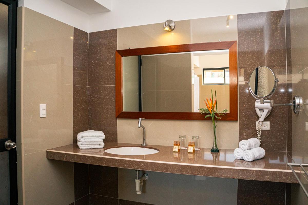 Casablanca Hotel - Housity