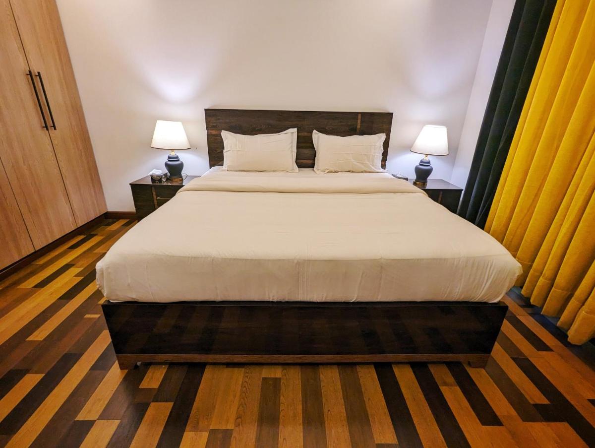 Gold Crest Mall Classic One Bedroom Apartment DHA Lahore - Housity