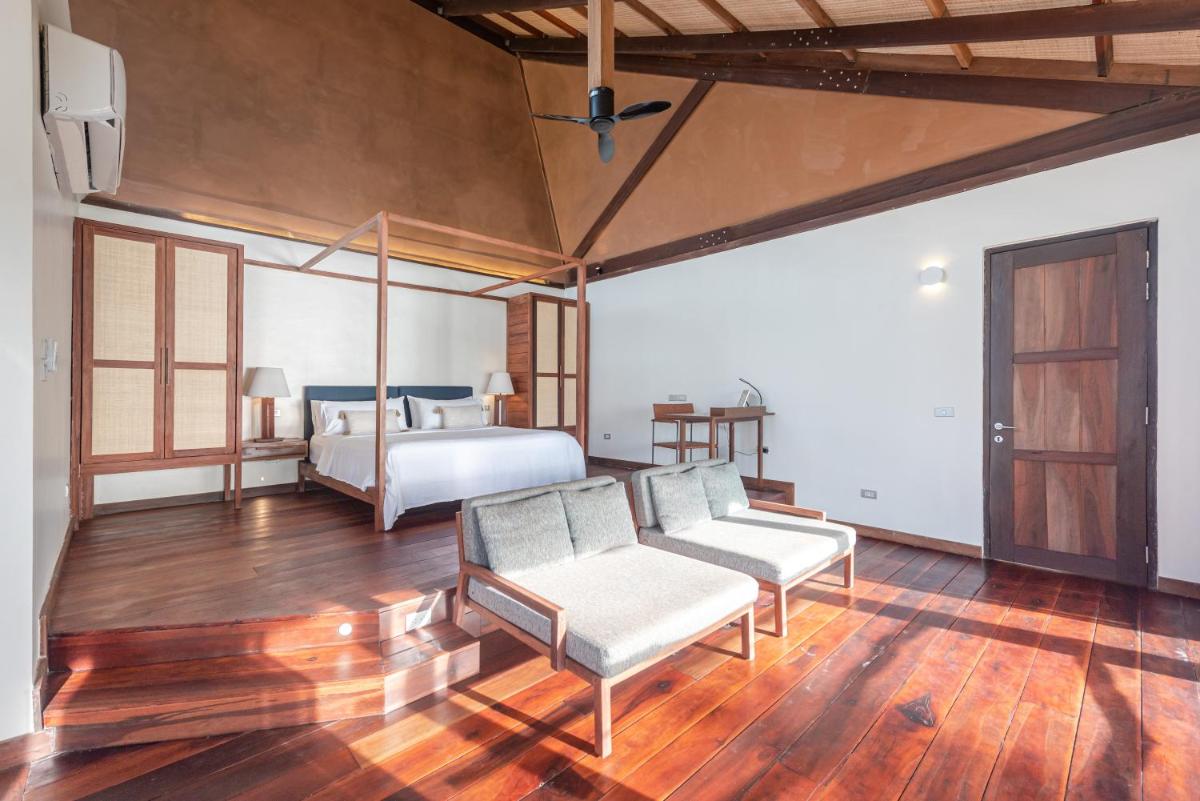 L'Osteria Designer Beachfront Penthouse - Housity