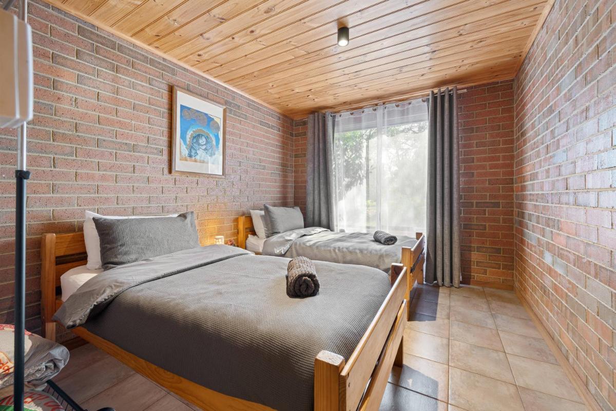 INVERLOCH - 2 Separate Houses in one! - Housity